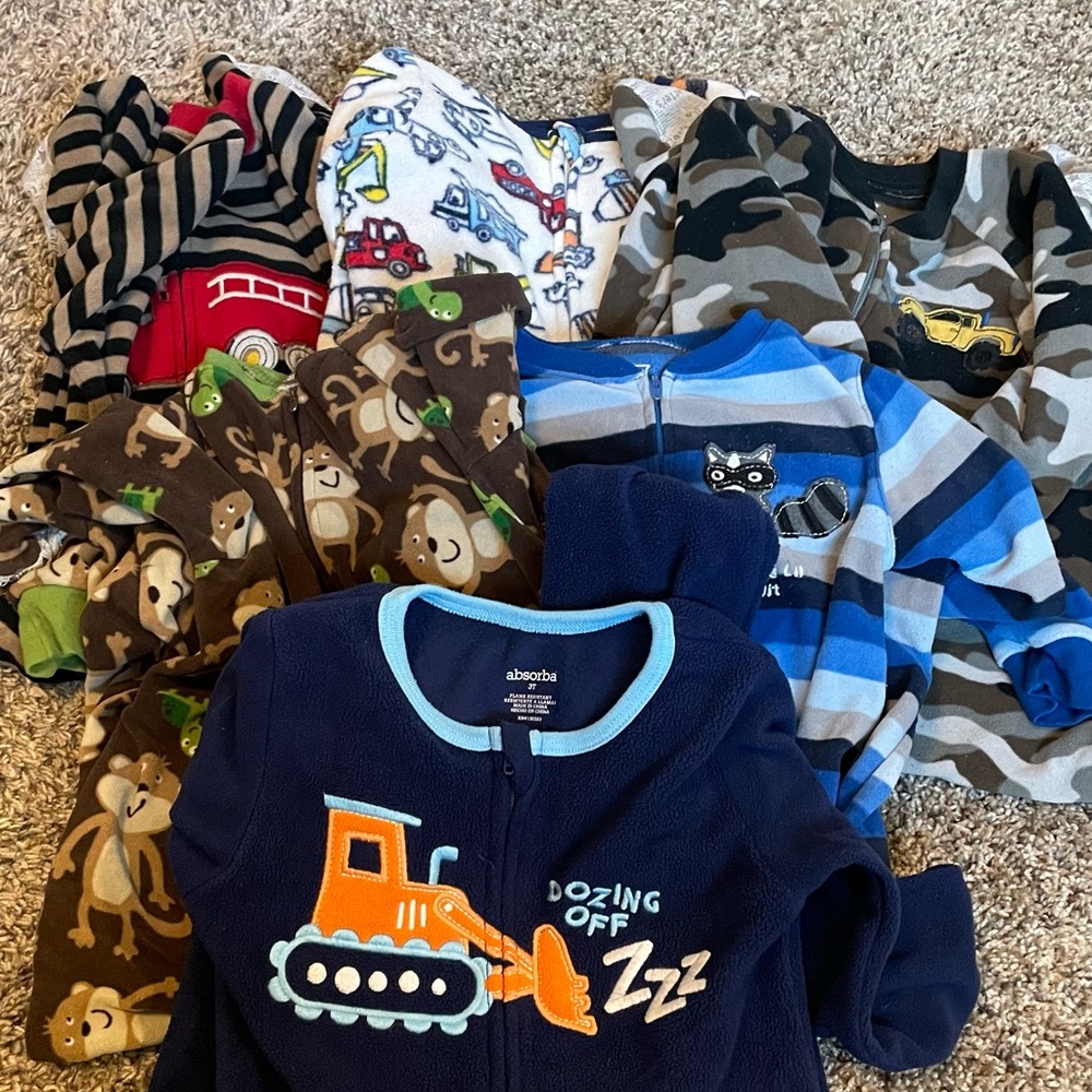 6 sets of 3t footed PJs